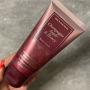 BBW CHAMPAGNE APPLE AND HONEY HAND CREAM